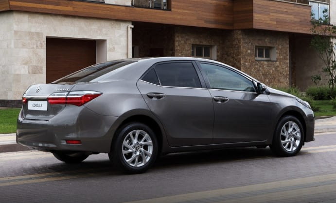 фото сбоку toyota corolla 2018