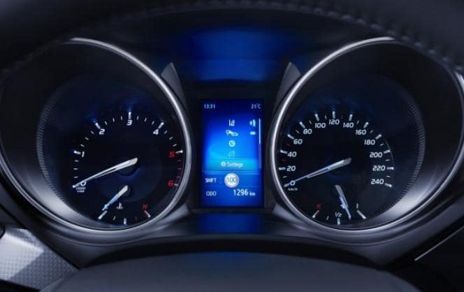 панель приборов toyota avensis 2018