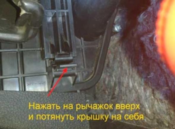 извлекаем старый салонный фильтр