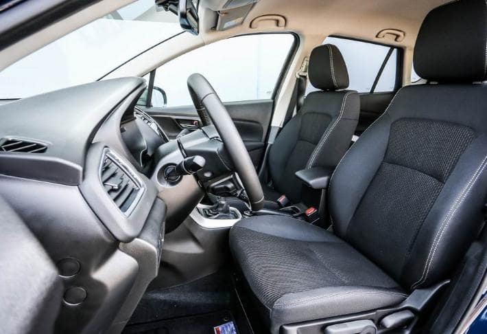 фото внутри салона сузуки sx4 2019