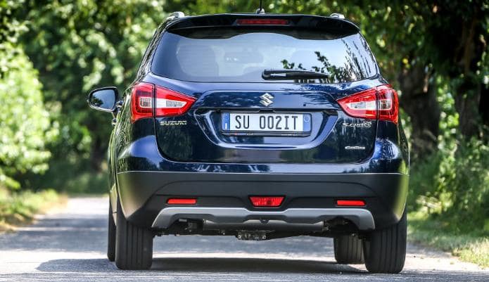 фото сзади сузуки sx4 2019