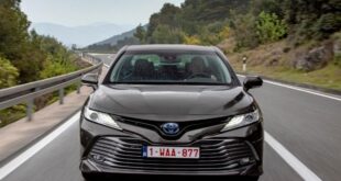 фото камри гибрида 2019