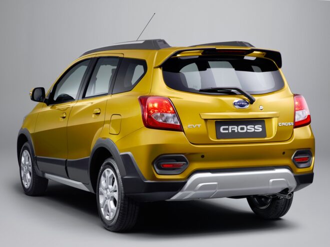 Datsun Cross 2019 вид сзади